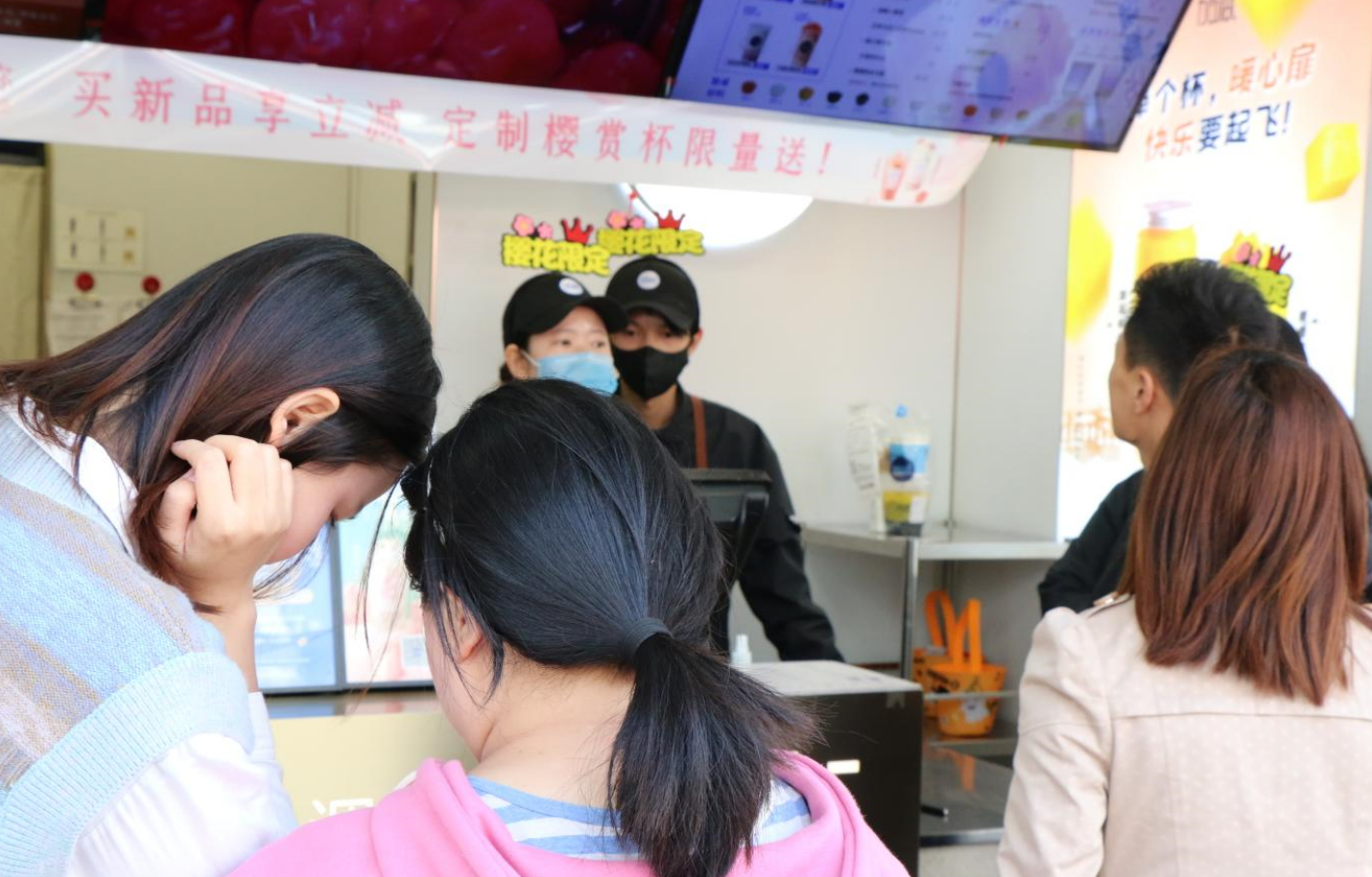 九游会国际奶茶：一家奶茶店的发展需要重点关注哪两个问题